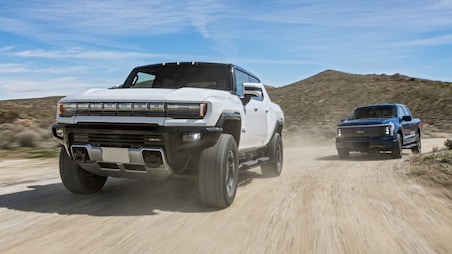 Video Comparison Test! Ford F-150 Lightning vs. GMC Hummer EV Pickup