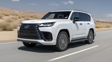 2022 Lexus LX600 SUVOTY Review: What's New Is Old School