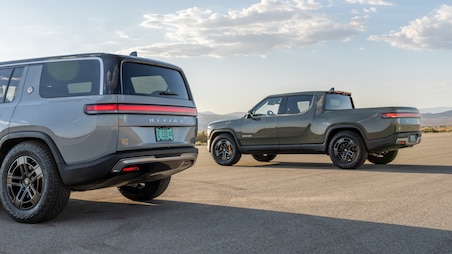 What’s the Difference Between a Rivian R1S and a Rivian R1T?